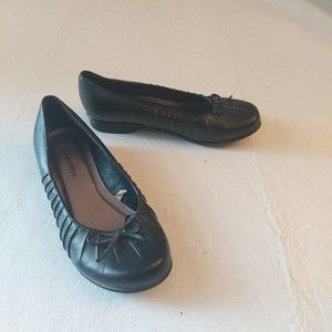 Xhilaration Black Faux Leather Pleated Flats With Decorative Bow Girl's Size 2